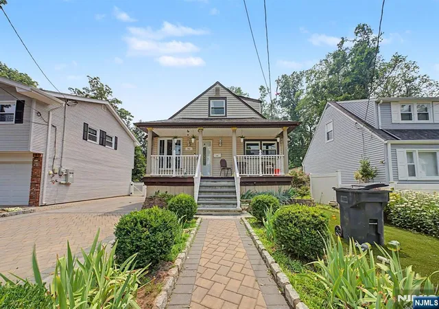 Photo 2 of Single family home for sale at 92 Blauvelt Ave, Bergenfield, NJ 07621 | MLS# 26031256 | Listing updated on 2026-09-04