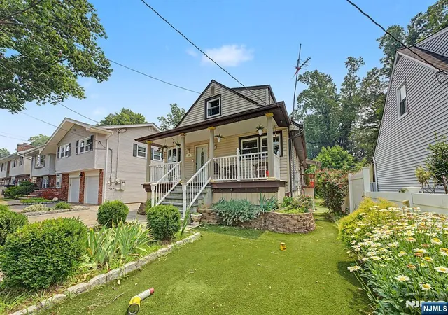 Photo 3 of Single family home for sale at 92 Blauvelt Ave, Bergenfield, NJ 07621 | MLS# 26031256 | Listing updated on 2026-09-04