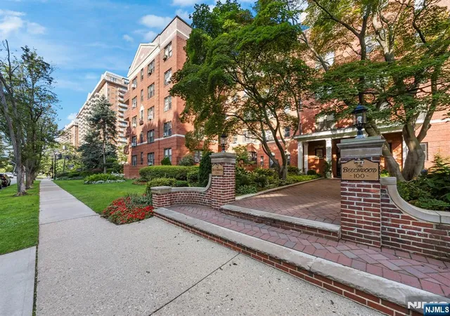 Listing Photo 2 - Condo for sale in building located at 100 Prospect Ave, Hackensack, NJ 07601 - Unit #1F