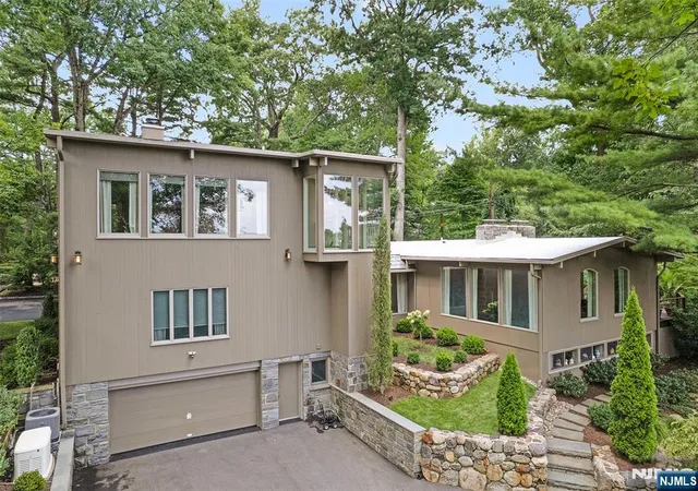 Photo 1 of Single family home for sale at 1 Driftway St, Roseland, NJ 07068 | MLS# 26031285 | Listing updated on 2026-10-04