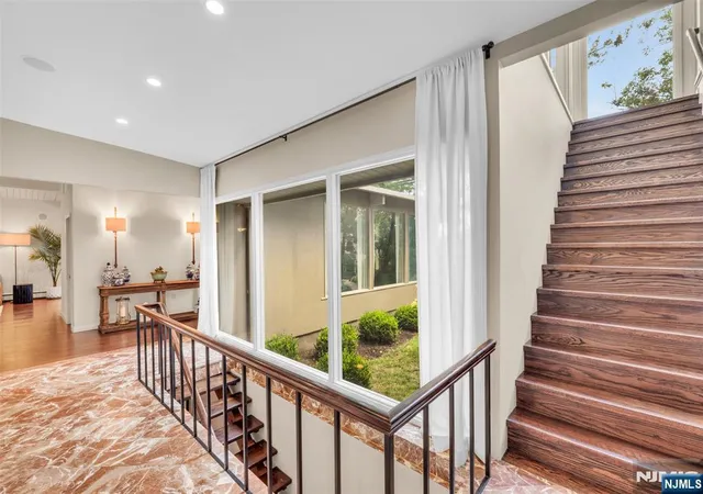 Photo 3 of Single family home for sale at 1 Driftway St, Roseland, NJ 07068 | MLS# 26031285 | Listing updated on 2026-10-04