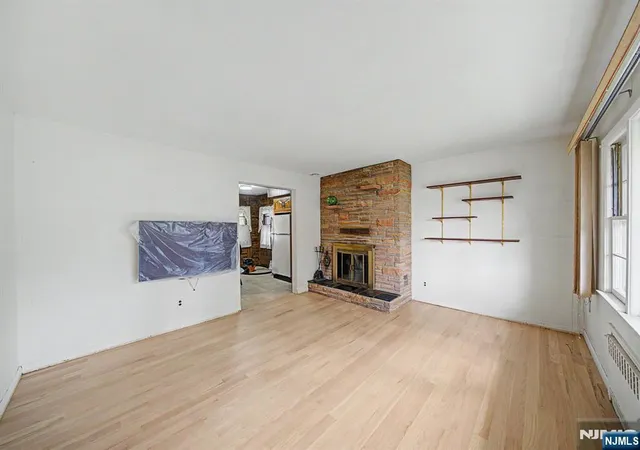 3rd image of 27 Oswego Ave, Oakland, NJ 07436 | MLS# 26031298