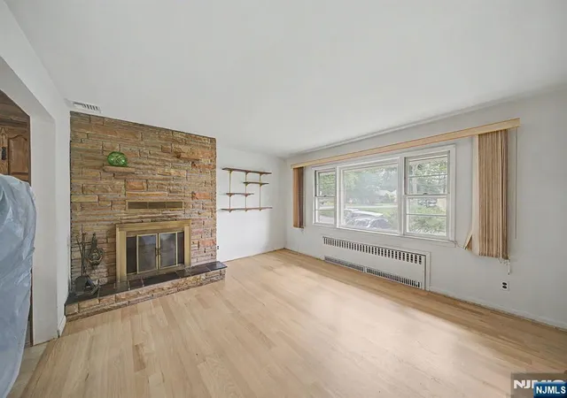 4th image of 27 Oswego Ave, Oakland, NJ 07436 | MLS# 26031298