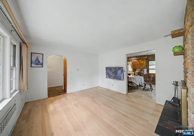 5th image of 27 Oswego Ave, Oakland, NJ 07436 | MLS# 26031298