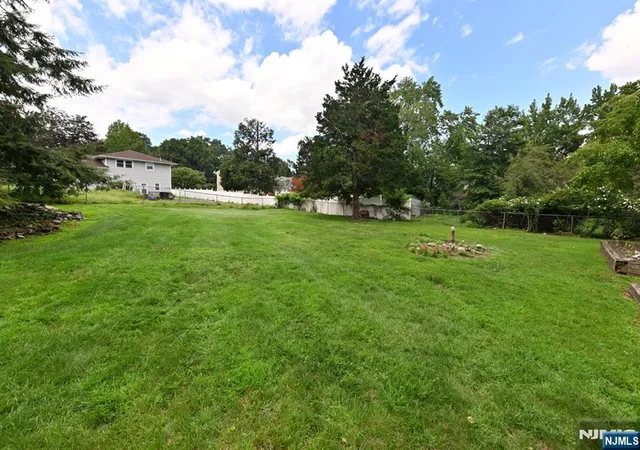 Photo 3 of Sale Pending at 459 Tulane Ct, Paramus, NJ 07652 | MLS# 26031326 | Listing updated on 2026-09-01