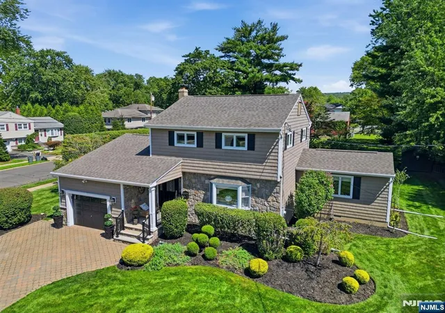 Photo 1 of Single family home for sale at 7 Asmus Rd, Closter, NJ 07624 | MLS# 26031360 | Listing updated on 2026-09-16