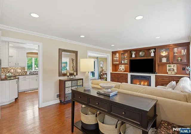 Photo 4 of Single family home for sale at 7 Asmus Rd, Closter, NJ 07624 | MLS# 26031360 | Listing updated on 2026-09-16