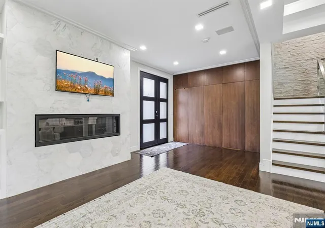 Photo 3 of Sale Pending at 14 Valley Pl, Edgewater, NJ 07020 | MLS# 26031363 | Listing updated on 2026-09-12