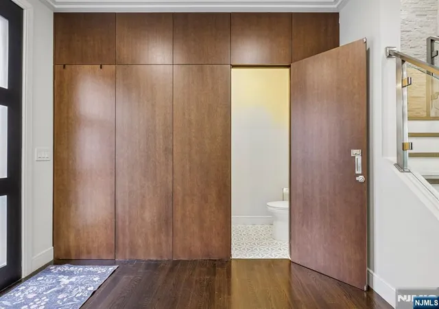 Photo 3 of Sale Pending at 14 Valley Pl, Edgewater, NJ 07020 | MLS# 26031363 | Listing updated on 2026-09-12