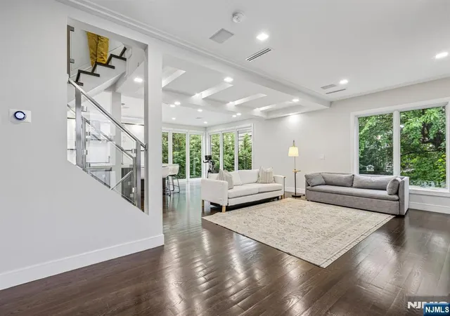 Photo 4 of Sale Pending at 14 Valley Pl, Edgewater, NJ 07020 | MLS# 26031363 | Listing updated on 2026-09-12