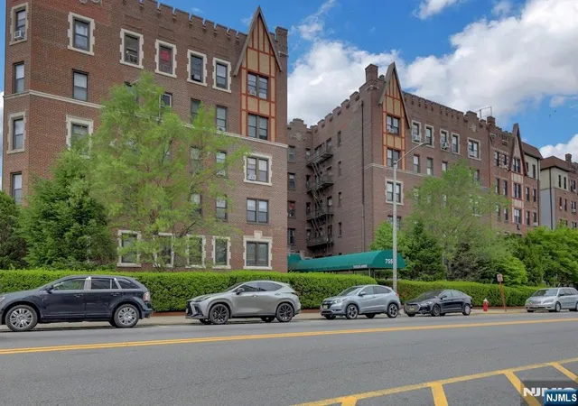 2nd image of 755 Anderson Ave #5i, Cliffside Park, NJ 07010 | MLS# 26031391