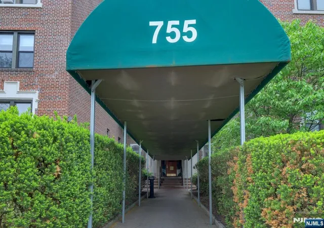 Listing Photo 4 - Condo for sale in building located at 755 Anderson Ave, Cliffside Park, NJ 07010 - Unit #5i