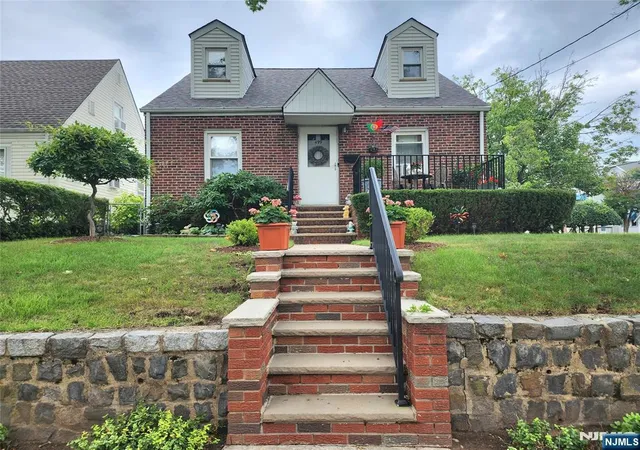 Photo 1 of Single family home for sale at 499 Jauncey Ave, Lyndhurst, NJ 07071 | MLS# 26031392 | Listing updated on 2026-09-05