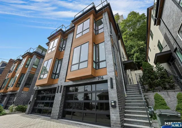 Photo 3 of Townhouse for sale at 712 Undercliff Ave, Edgewater, NJ 07020 | MLS# 26031439 | Listing updated on 2026-08-19