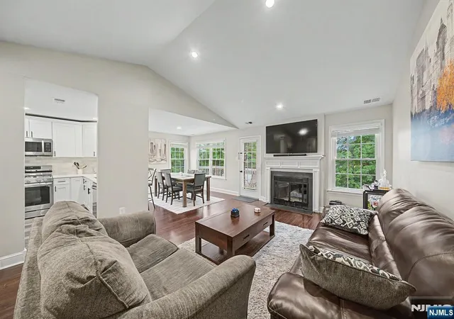 2nd image of 3 Juniper Ct, Clifton, NJ 07014