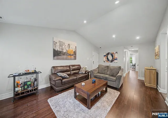 3rd image of 3 Juniper Ct, Clifton, NJ 07014