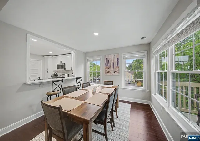 5th image of 3 Juniper Ct, Clifton, NJ 07014