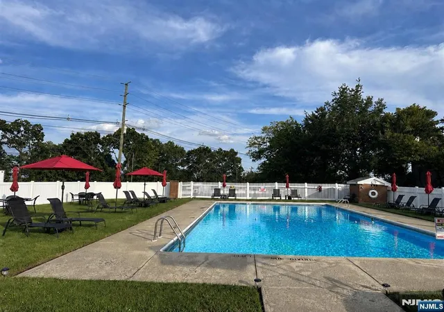 2nd image of 565 Grv, Clifton, NJ 07013