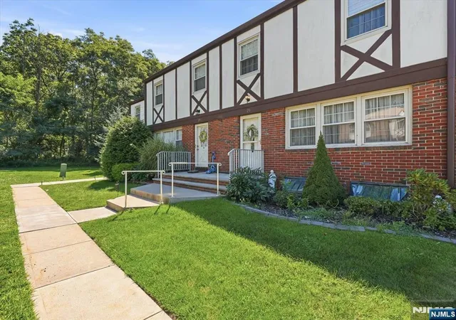 2nd image of 28 Tudor Pl, Mount Olive Township, NJ 07828 | MLS# 26031544