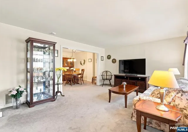 Listing Photo 4 - Condo for sale in building located at 28 Tudor Pl, Budd Lake, NJ 07828