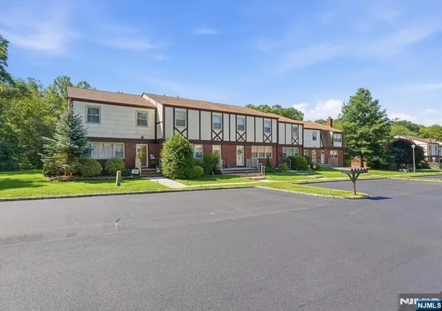 43rd image of 28 Tudor Pl, Mount Olive Township, NJ 07828 | MLS# 26031544