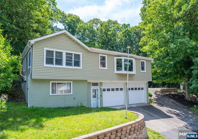 32nd image of 335 Elmira Trl, Hopatcong, NJ 07843 | MLS# 26031587