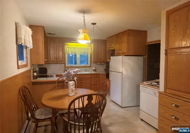 Photo 4 of Sale Pending at 3 Illinois Trl, Hopatcong, NJ 07843 | MLS# 26031681 | Listing updated on 2026-09-23