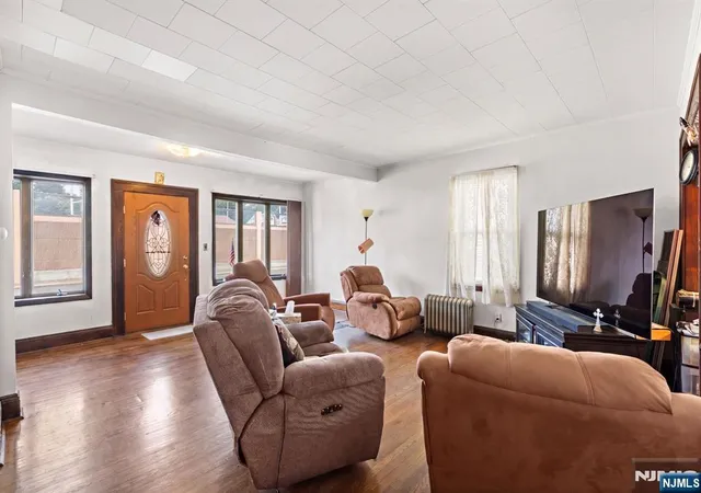 Photo 3 of Single family home for sale at 420 Rutherford Ave, Lyndhurst, NJ 07071 | MLS# 26031689 | Listing updated on 2026-09-16