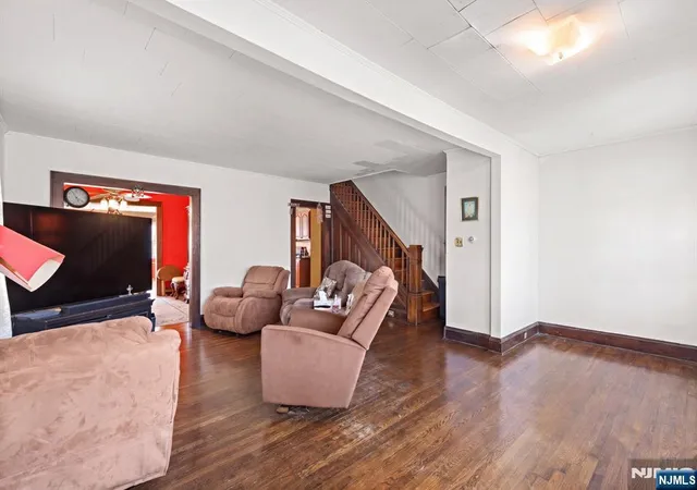 Photo 3 of Single family home for sale at 420 Rutherford Ave, Lyndhurst, NJ 07071 | MLS# 26031689 | Listing updated on 2026-09-16