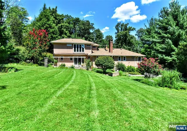 10th image of 285 Sunset Rd, Pequannock Township, NJ 07444 | MLS# 26031697