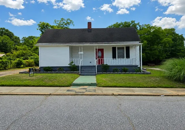2nd image of 215 Washington St, Clinton, SC 29325 | MLS# SPN319009