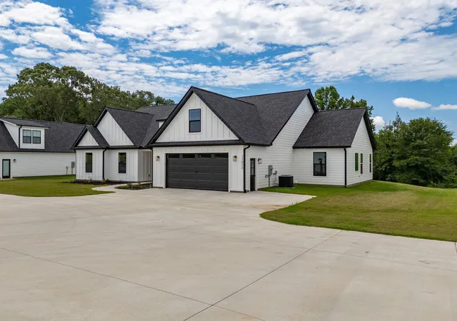 Photo 3 of Single family home for sale at 11573 New Cut Rd, Campobello, SC 29322 | MLS# SPN327313 | Listing updated on 2026-07-27