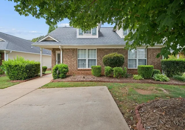 Photo 1 of Single family home for sale at 32 Arbours W Ln, Moore, SC 29369 | MLS# SPN333793 | Listing updated on 2026-08-25