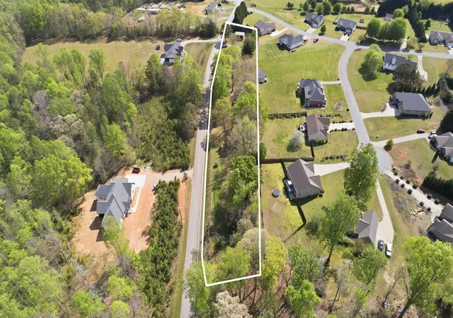 Photo 3 of Single family home for sale at 1360 Old Ml Rd, Campobello, SC 29322 | MLS# SPN335490 | Listing updated on 2026-08-14