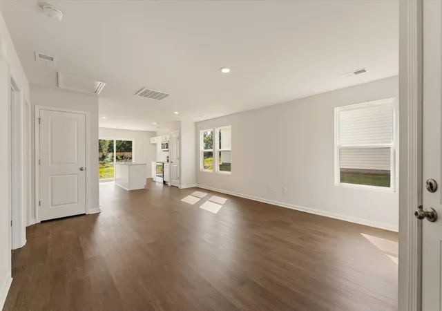 Photo 2 of Sale Pending at 158 Cloverfield Ln, Spartanburg, SC | MLS# SPN336879 | Listing updated on 2026-10-03
