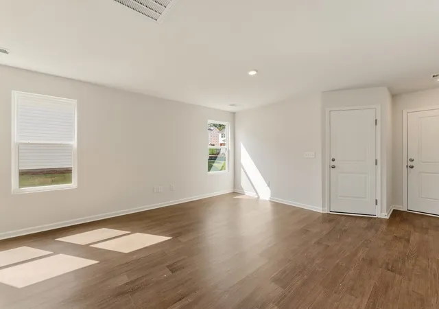 Photo 3 of Sale Pending at 158 Cloverfield Ln, Spartanburg, SC | MLS# SPN336879 | Listing updated on 2026-10-03