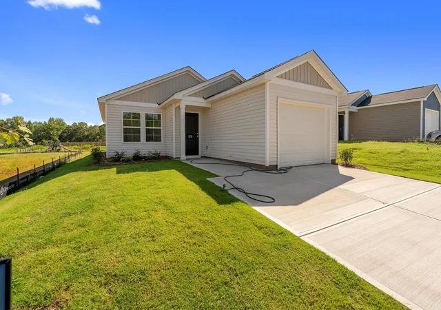 Photo 2 of Single family home for sale at 170 Cloverfield Ln, Spartanburg, SC 29307 | MLS# SPN336883 | Listing updated on 2026-08-31