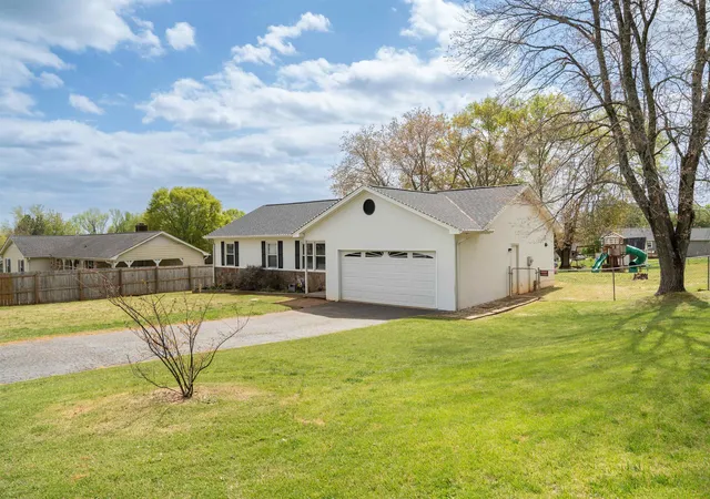 Photo 3 of Single family home for sale at 107 Cauthen Ct, Moore, SC 29369 | MLS# SPN337374 | Listing updated on 2026-08-26