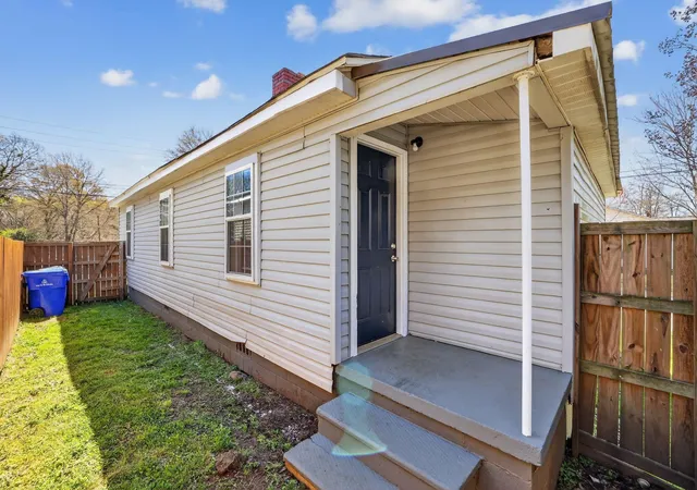 Listing Photo 5 - Condo for sale in building located at 218 - 220 Spartanburg St, Greenville, SC 29607