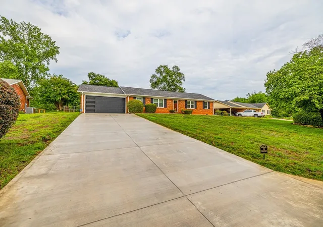 Photo 34 of Single family home for sale at 115 Shelton Dr, Spartanburg, SC 29307 | MLS# SPN338357 | Listing updated on 2026-08-21