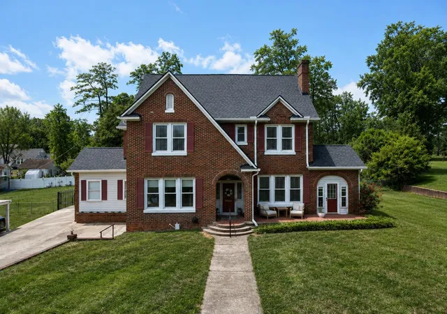 Photo 1 of Sale Pending at 906 College Dr, Gaffney, SC 29340 | MLS# SPN338654 | Listing updated on 2026-08-15