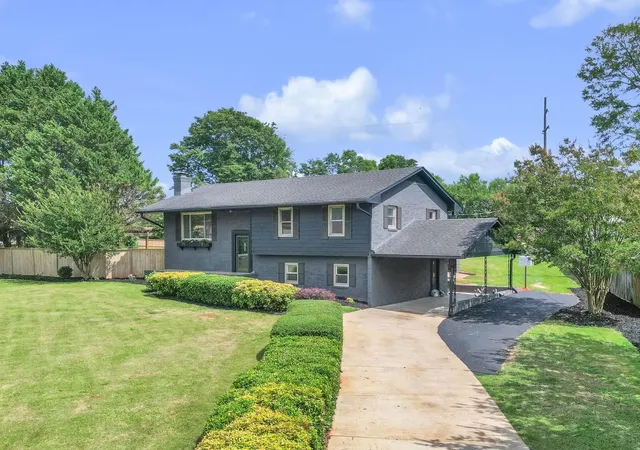 Photo 2 of Sale Pending at 1 W Golden Strip Dr, Mauldin, SC 29662 | MLS# SPN338798 | Listing updated on 2026-08-01