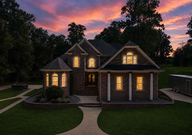 Photo 1 of Single family home for sale at 102 Point Blf Ct, Inman, SC 29349 | MLS# SPN338922 | Listing updated on 2026-07-31