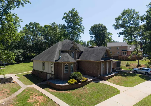 Photo 4 of Single family home for sale at 102 Point Blf Ct, Inman, SC 29349 | MLS# SPN338922 | Listing updated on 2026-07-31