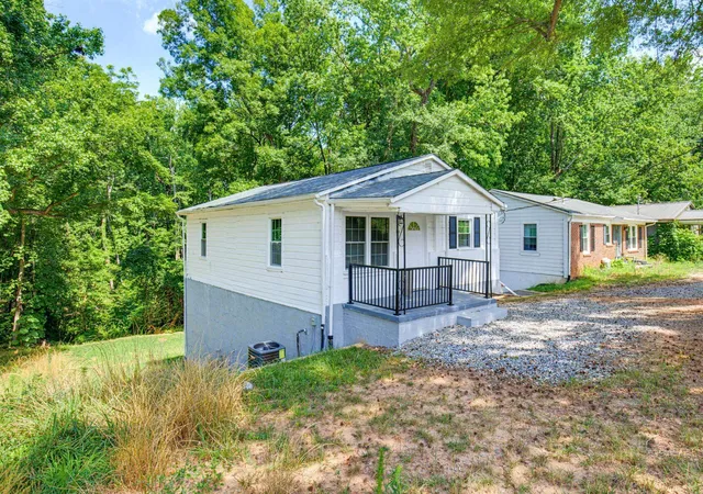 3rd image of 705 W Georgia St, Woodruff, SC 29388 | MLS# SPN339088