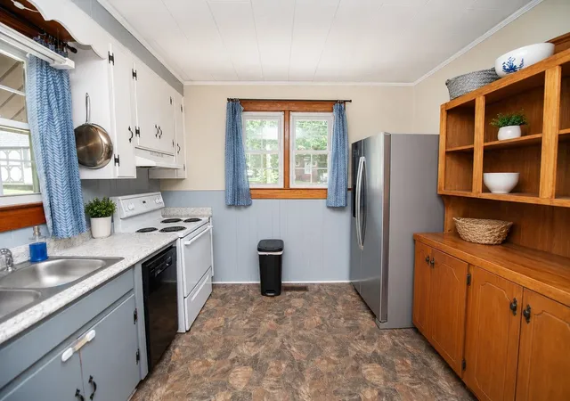 Photo 3 of Sale Pending at 325 Stone St, Pacolet, SC 29372 | MLS# SPN339240 | Listing updated on 2026-08-09