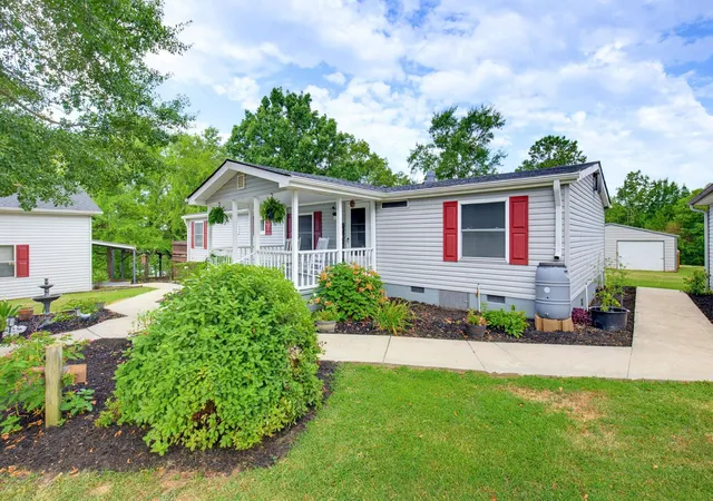 Photo 3 of Manufactured home for sale at 462 Forest Dr, Cross Hill, SC 29332 | MLS# SPN339385 | Listing updated on 2026-08-09