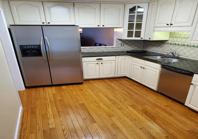 Photo 4 of Townhouse for sale at 52 Somersett Dr, Spartanburg, SC 29301 | MLS# SPN339464 | Listing updated on 2026-07-17