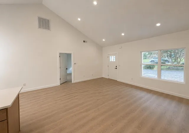 Photo 4 of Single family home for sale at 349 Amherst Dr, Spartanburg, SC 29306 | MLS# SPN339495 | Listing updated on 2026-08-06