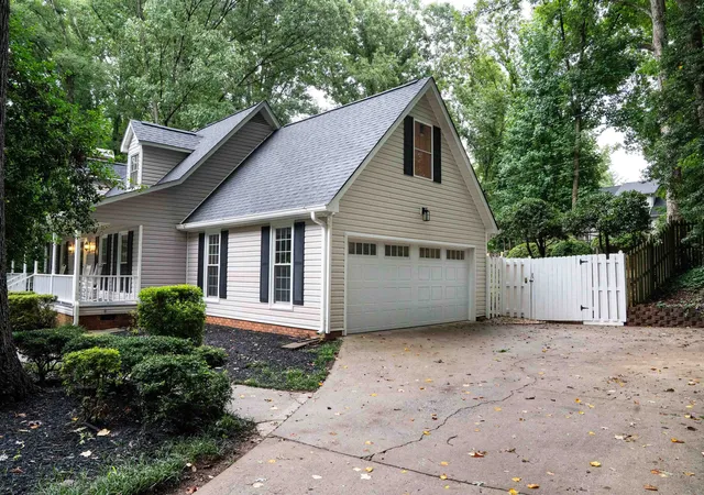 Photo 2 of Single family home for sale at 904 Sussex Ct, Spartanburg, SC 29301 | MLS# SPN339528 | Listing updated on 2026-08-27